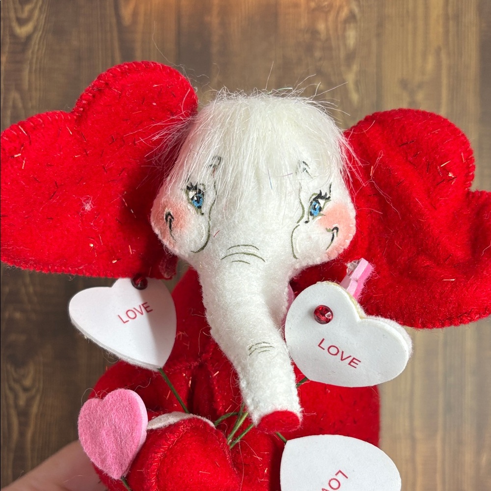 Annalee 2009 Tons of Fun Elephant Love 7" Red Doll Valentine 's Day